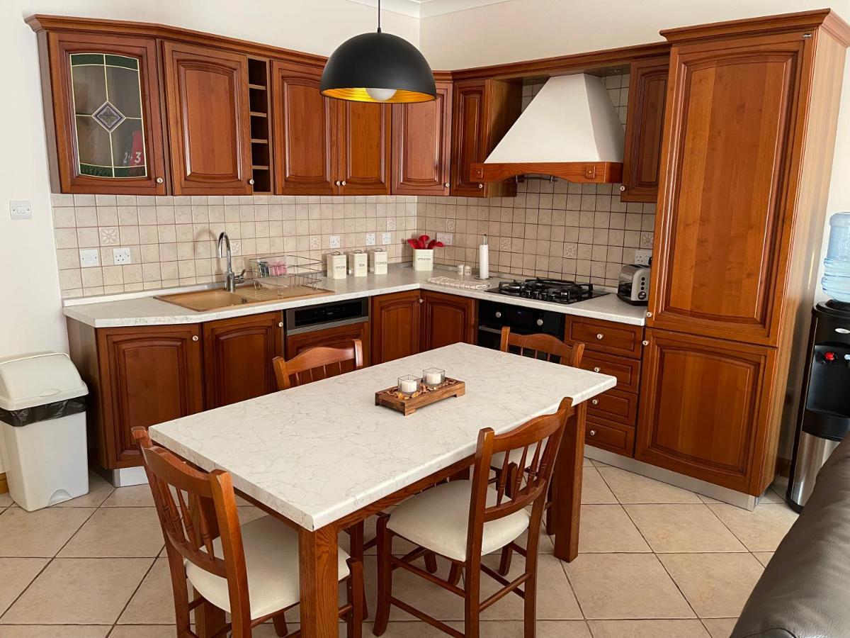 Beautiful Central Apartment With Pool St. Paul's Bay Ngoại thất bức ảnh