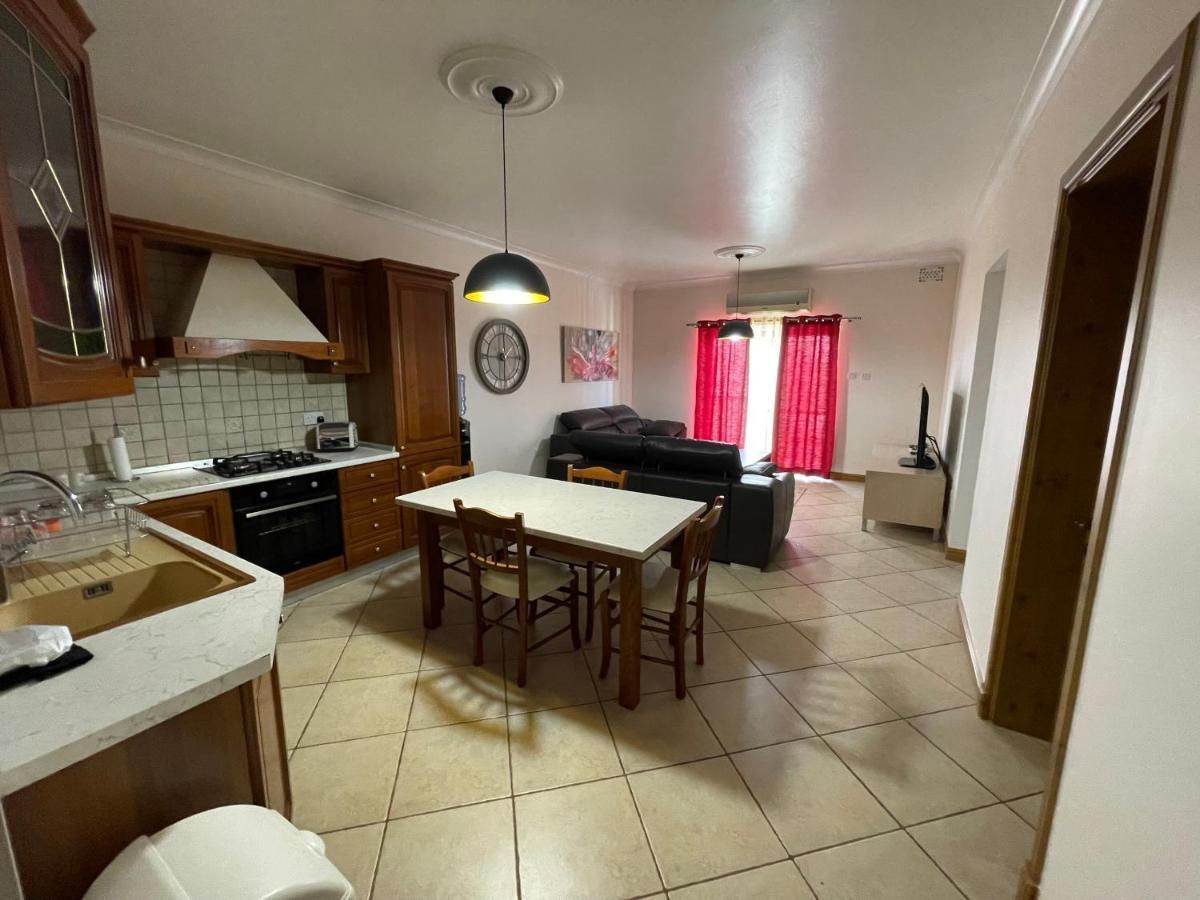 Beautiful Central Apartment With Pool St. Paul's Bay Ngoại thất bức ảnh